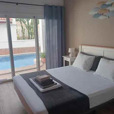 Casa de Férias Beautiful With Heated Private Pool, Cristianos *