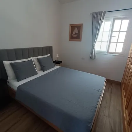 Casa de Férias Beautiful With Heated Private Pool, Cristianos