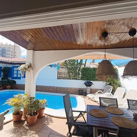 Casa de Férias Beautiful With Heated Private Pool, Cristianos Los Cristianos (Tenerife)