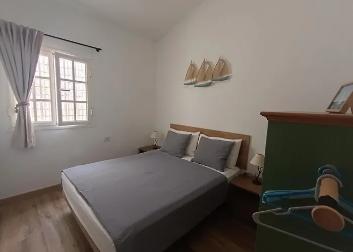 Beautiful With Heated Private Pool, Cristianos Casa de Férias Los Cristianos (Tenerife)