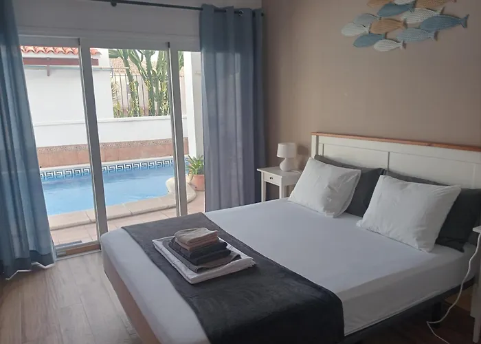 度假居 Beautiful With Heated Private Pool, Cristianos *