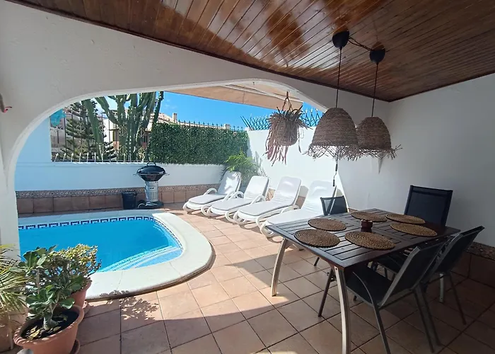 Beautiful With Heated Private Pool, Cristianos 度假居 *