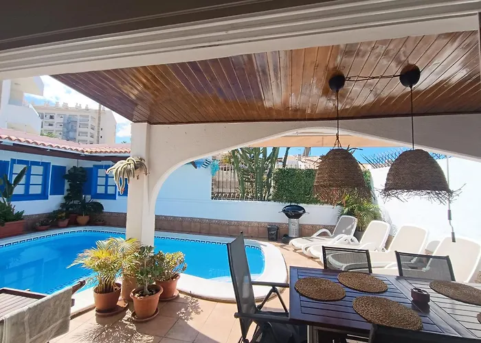 度假居 Beautiful With Heated Private Pool, Cristianos 洛斯克里斯蒂亚诺斯