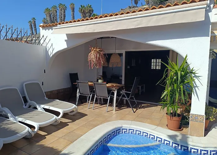 Beautiful With Heated Private Pool, Cristianos 度假居 *